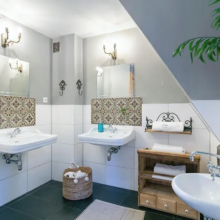 Bed & Breakfast Lesniczowka U Zieby 3*